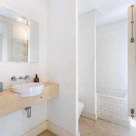 Colosseum Building - Betha * Лиссабон